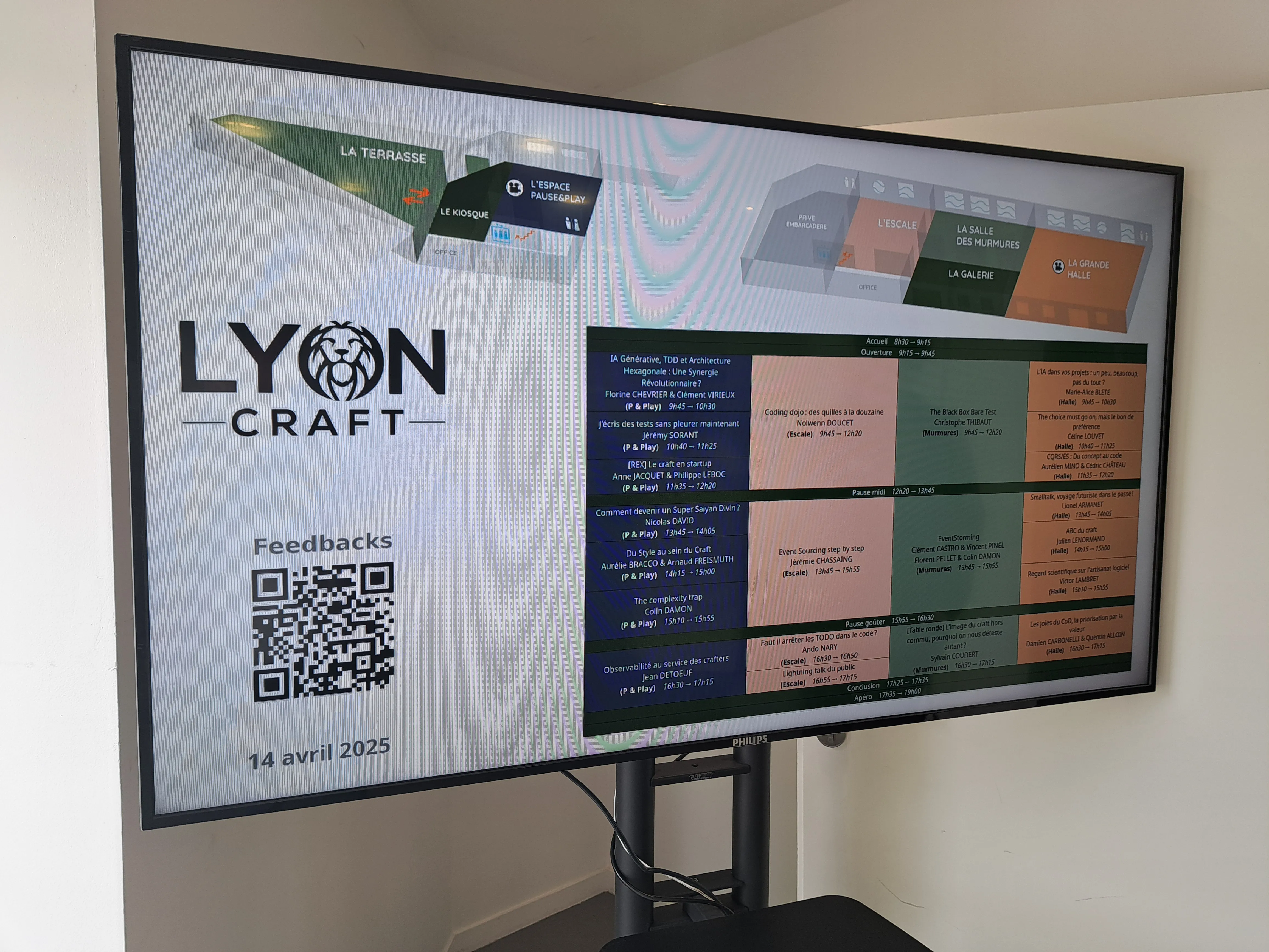 Photo de l’écran d’accueil au Lyon Craft 2025, présentant la liste des sessions prévues ainsi que le plan des lieux.