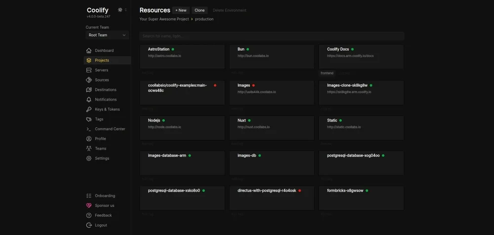 Dashboard de Coolify montrant l'interface de gestion centralisée avec une vue d'ensemble des projets déployés, des services actifs, et des informations de monitoring (CPU, RAM, logs)